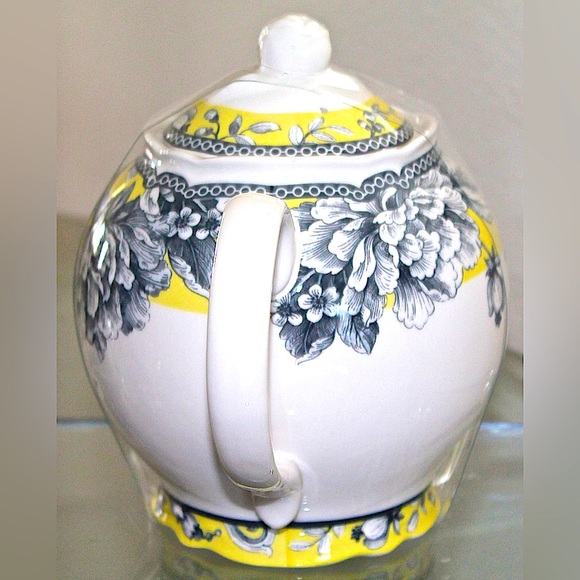 222 FIFTH ADELAIDE YELLOW TEA POT & LID NEW PORCELAIN INCH FLORAL 6 CUPS NEW - Picture 5 of 6